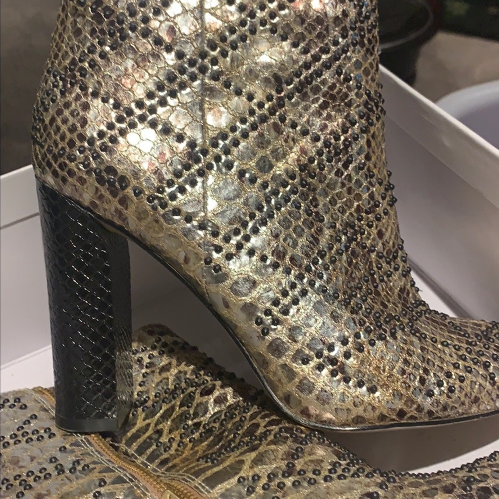 Boots - Picture 5 of 6